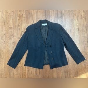 Tahari Arthur Levine full suit size 10P